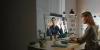 Náhľad: Videohovor z domácej kancelárie s USB videobarom Yealink UVC34